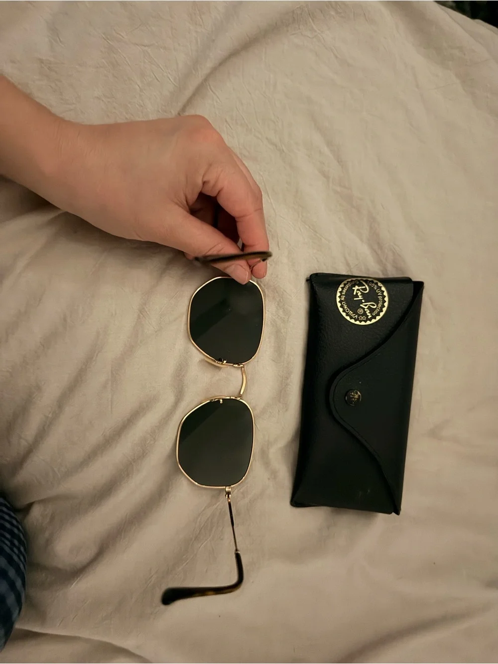 Ray-Ban Men’s Gold Frame Black Lens Sunglasses with Case